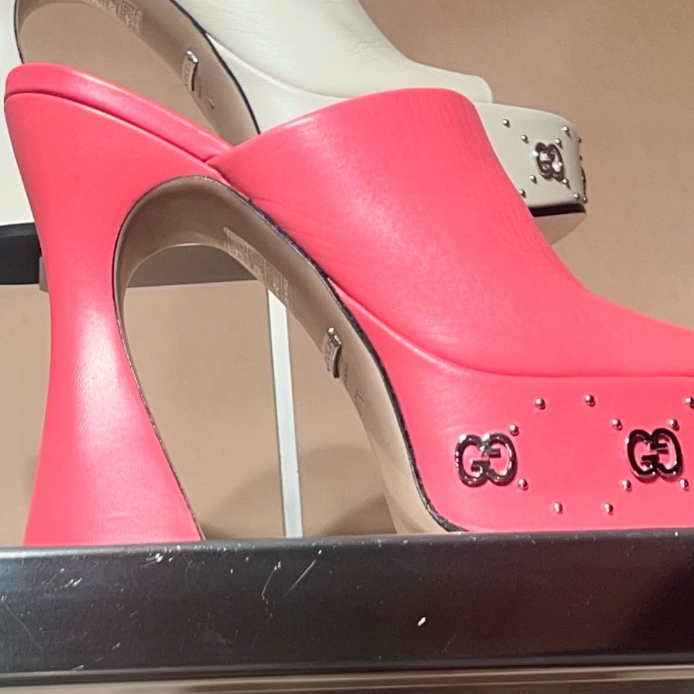 Authentic Pink Gucci platform retro heels - Picture 2 of 8